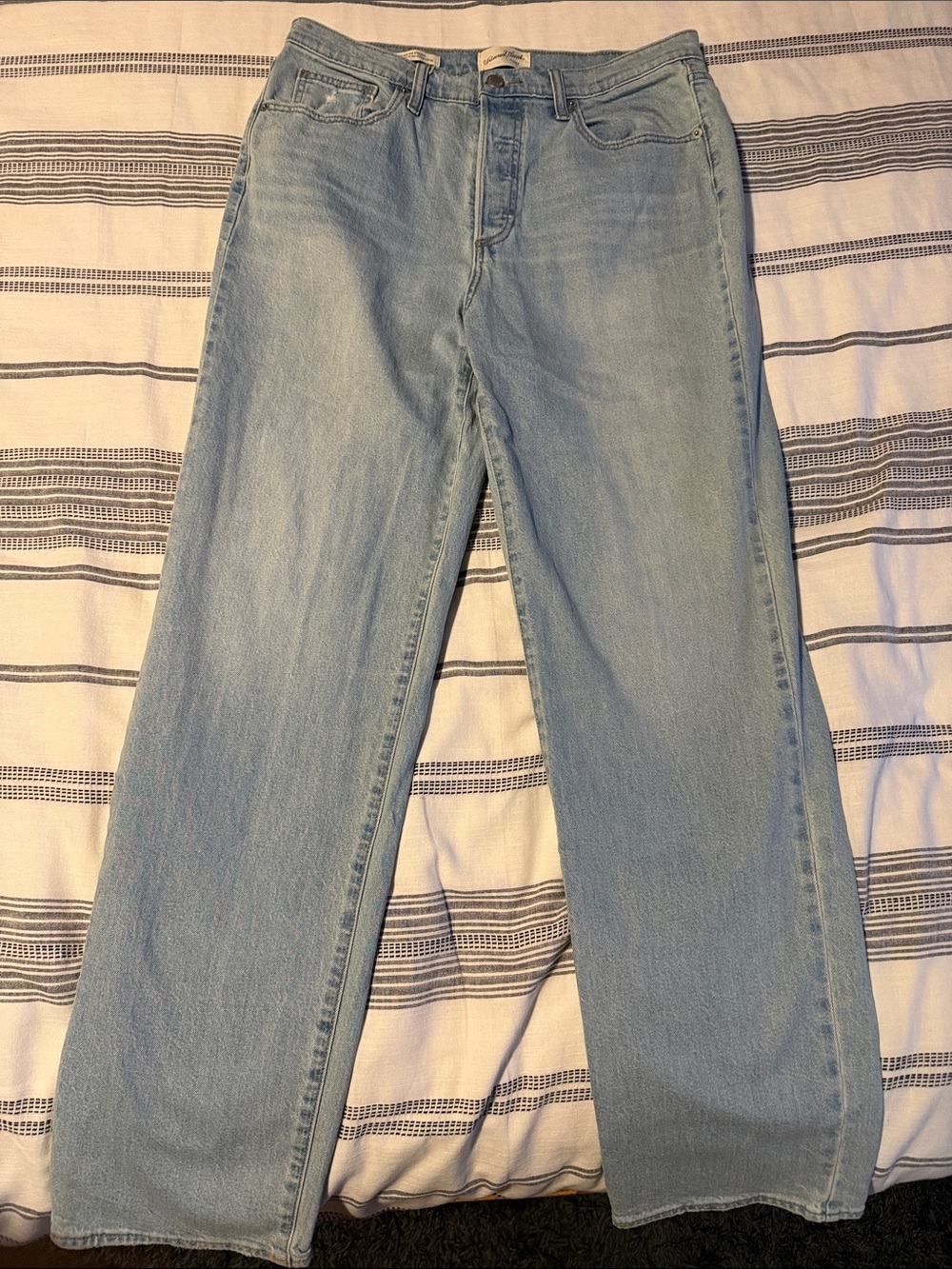 Universal Thread Straight Leg Jeans